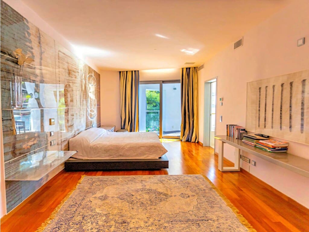 4 bedroom Villa for sale in Golden Mile with pool garage - € 2,700,000 (Ref: 9842679)