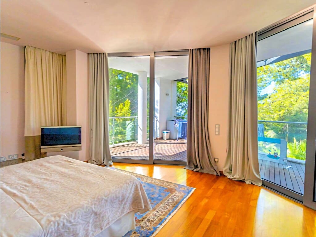 4 bedroom Villa for sale in Golden Mile with pool garage - € 2,700,000 (Ref: 9842679)
