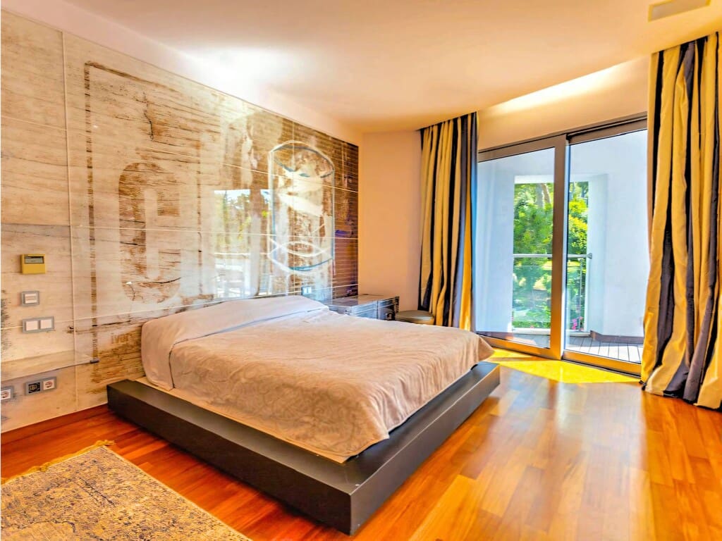 4 bedroom Villa for sale in Golden Mile with pool garage - € 2,700,000 (Ref: 9842679)