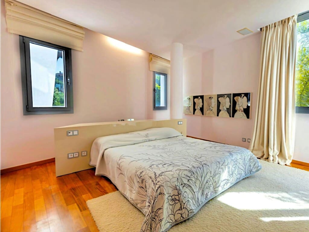 4 bedroom Villa for sale in Golden Mile with pool garage - € 2,700,000 (Ref: 9842679)