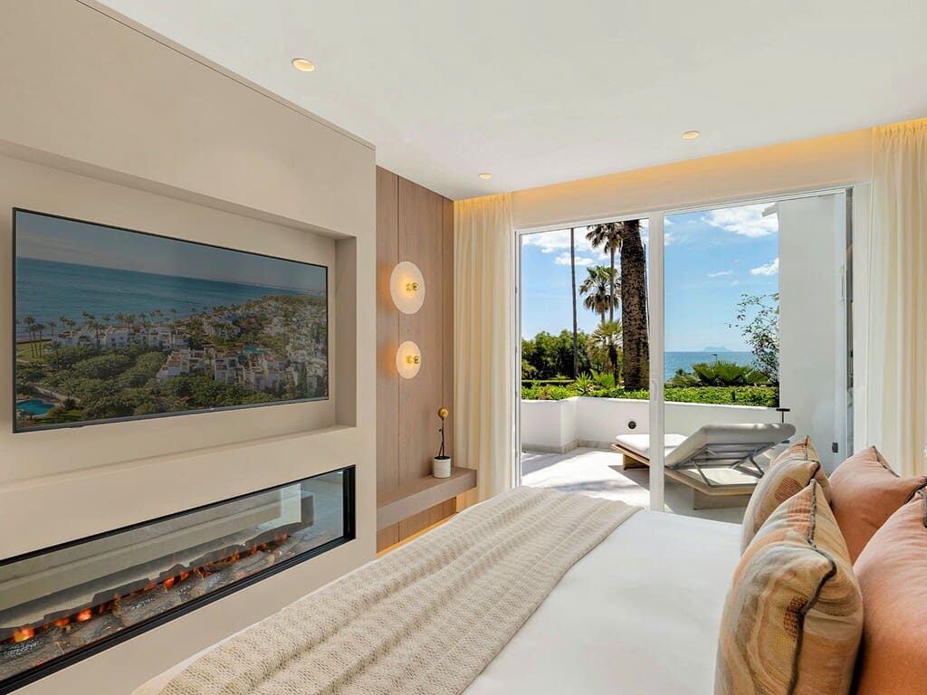 Apartamento de 3 habitaciones en Estepona en venta con piscina - 2.995.000 € (Ref: 9850948)