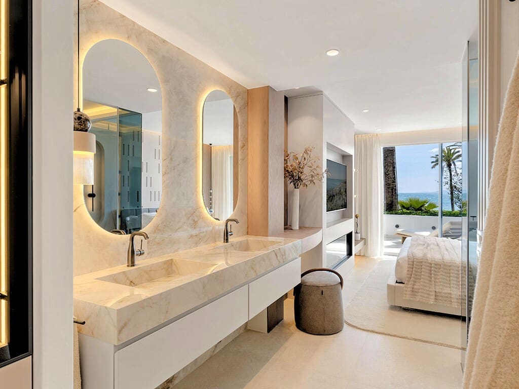 Apartamento de 3 habitaciones en Estepona en venta con piscina - 2.995.000 € (Ref: 9850948)