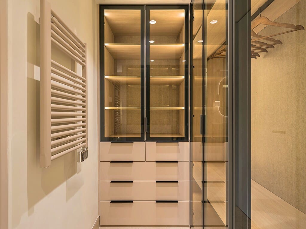 Apartamento de 3 habitaciones en Estepona en venta con piscina - 2.995.000 € (Ref: 9850948)