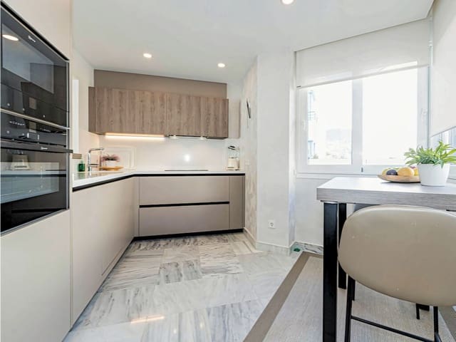2 soveværelse Penthouse til salg i Marbella Centro, Marbella med swimmingpool garage - € 1.160.000 (Ref: 9850949)