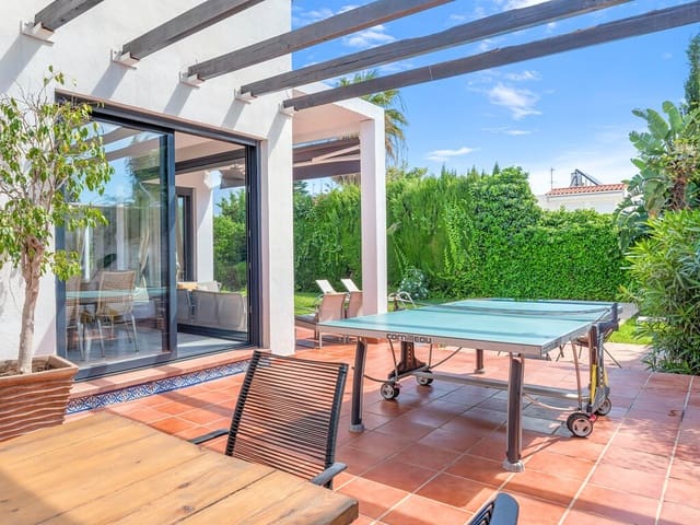 6 chambre Villa/Maison à vendre à Nueva Andalucia, Marbella avec piscine garage - 1 400 000 € (Ref: 9857514)