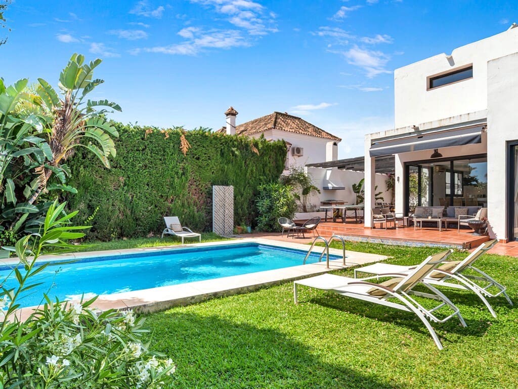 6 chambre Villa/Maison à vendre à Nueva Andalucia avec piscine garage - 1 400 000 € (Ref: 9857514)
