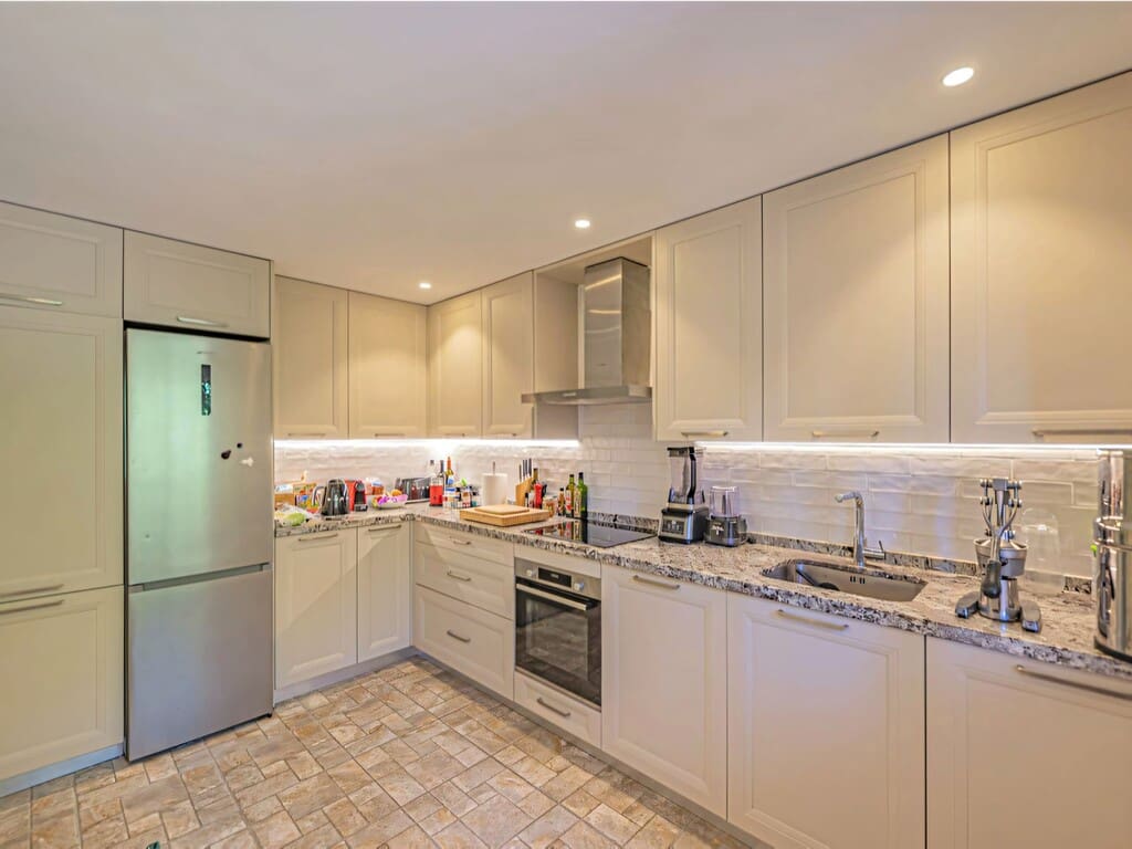 Apartamento de 3 habitaciones en La Mairena en venta con piscina garaje - 895.000 € (Ref: 9861615)