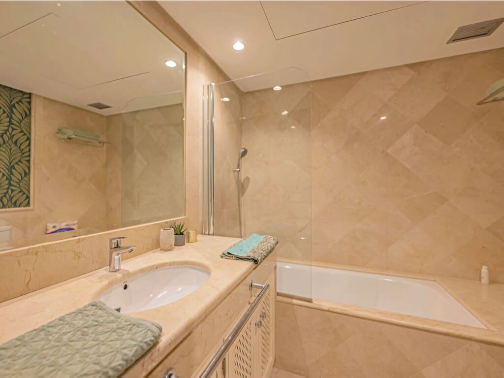 Apartamento de 3 habitaciones en La Mairena en venta con piscina garaje - 895.000 € (Ref: 9861615)