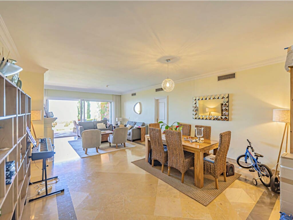 Apartamento de 3 habitaciones en La Mairena en venta con piscina garaje - 895.000 € (Ref: 9861615)