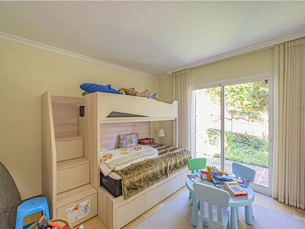 Apartamento de 3 habitaciones en La Mairena en venta con piscina garaje - 895.000 € (Ref: 9861615)