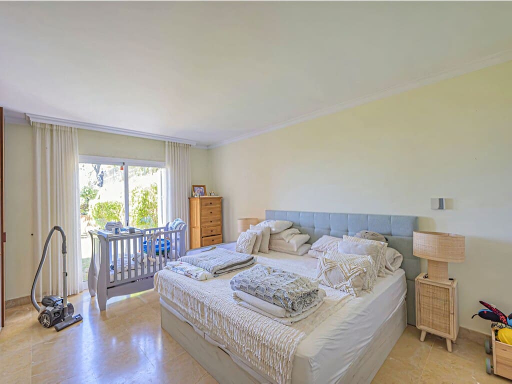 Apartamento de 3 habitaciones en La Mairena en venta con piscina garaje - 895.000 € (Ref: 9861615)