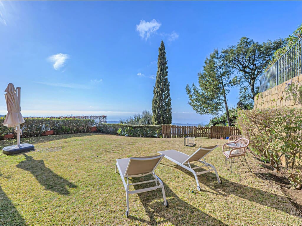 Apartamento de 3 habitaciones en La Mairena en venta con piscina garaje - 895.000 € (Ref: 9861615)