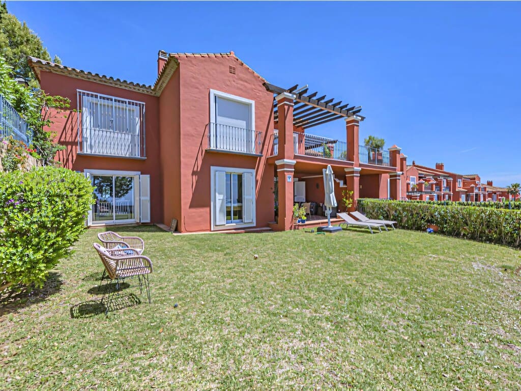 Apartamento de 3 habitaciones en La Mairena en venta con piscina garaje - 895.000 € (Ref: 9861615)