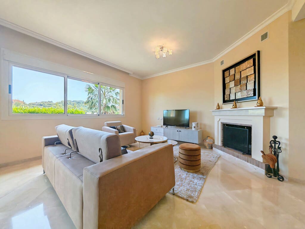 2 bedroom Apartment for sale in La Mairena with pool garage - € 370,000 (Ref: 9861616)
