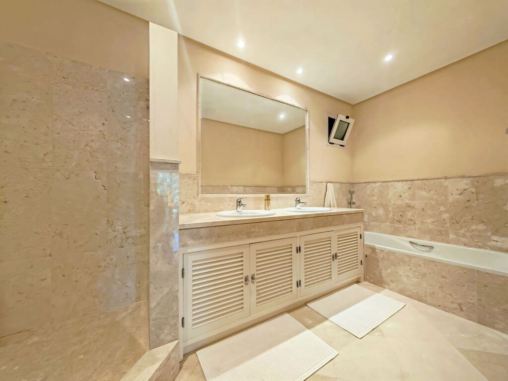 2 bedroom Apartment for sale in La Mairena with pool garage - € 370,000 (Ref: 9861616)