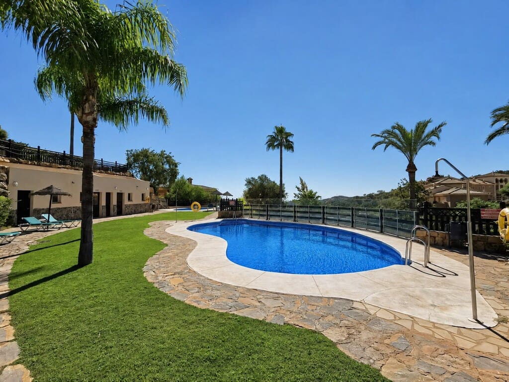 2 bedroom Apartment for sale in La Mairena with pool garage - € 370,000 (Ref: 9861616)