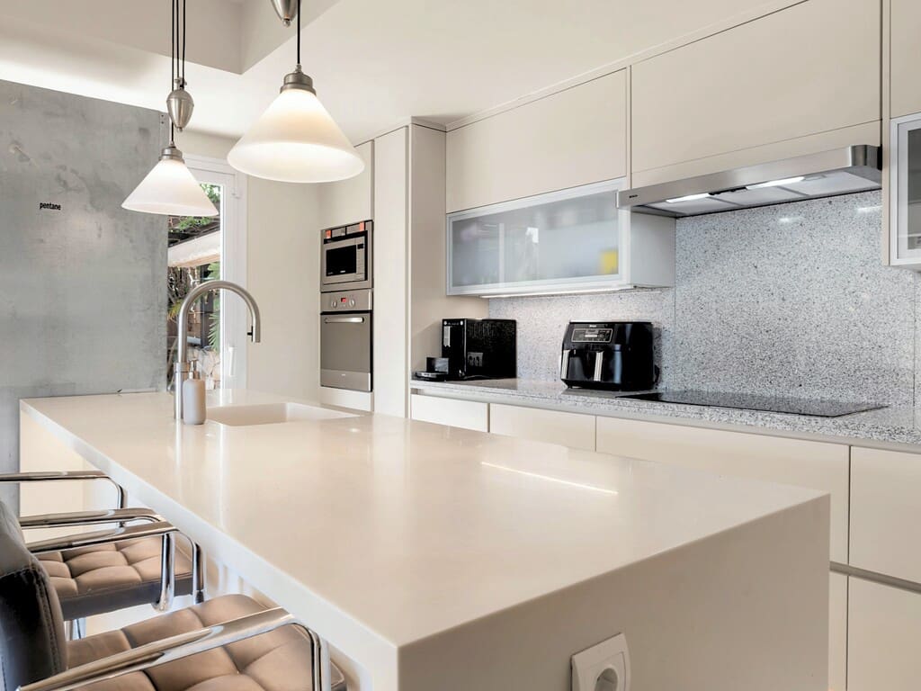4 soverom Villa til salgs i Manilva med svømmebasseng garasje - € 1 499 000 (Ref: 9864724)