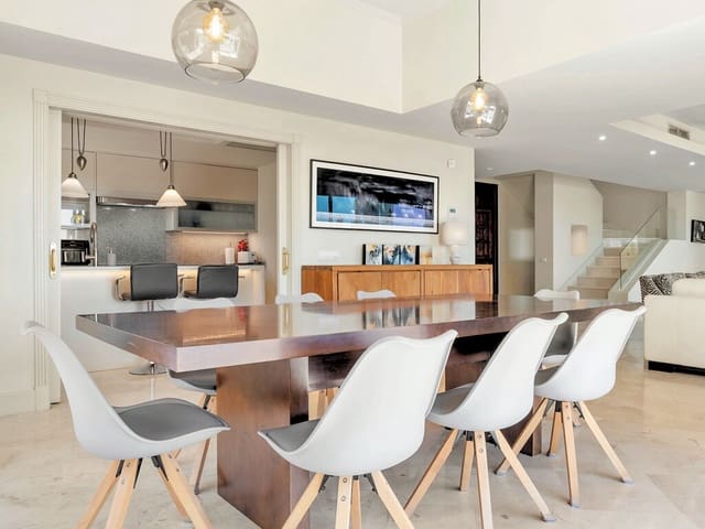 4 soverom Villa til salgs i Manilva med svømmebasseng garasje - € 1 499 000 (Ref: 9864724)