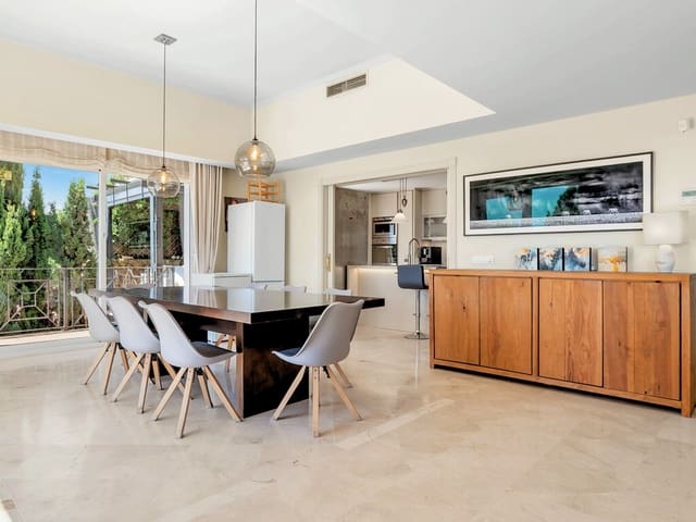 4 soverom Villa til salgs i Manilva med svømmebasseng garasje - € 1 499 000 (Ref: 9864724)