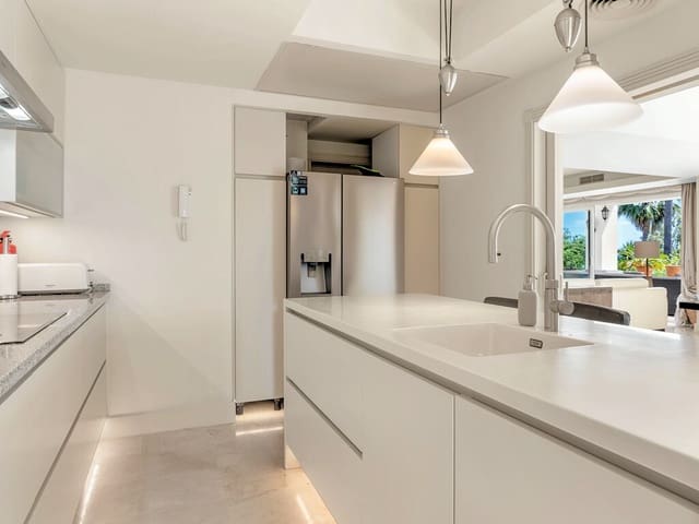 4 soverom Villa til salgs i Manilva med svømmebasseng garasje - € 1 499 000 (Ref: 9864724)