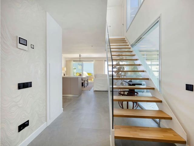 4 soveværelse Byhus til salg i New Golden Mile, Estepona med swimmingpool garage - € 1.395.000 (Ref: 9866684)