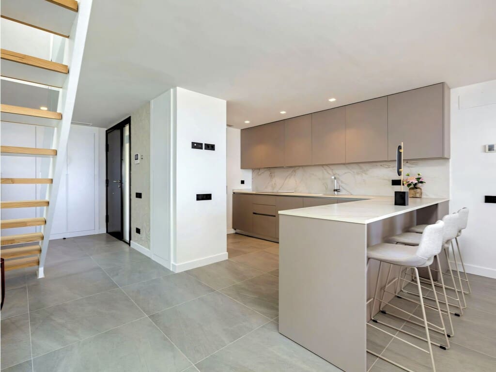 4 soveværelse Byhus til salg i New Golden Mile med swimmingpool garage - € 1.395.000 (Ref: 9866684)