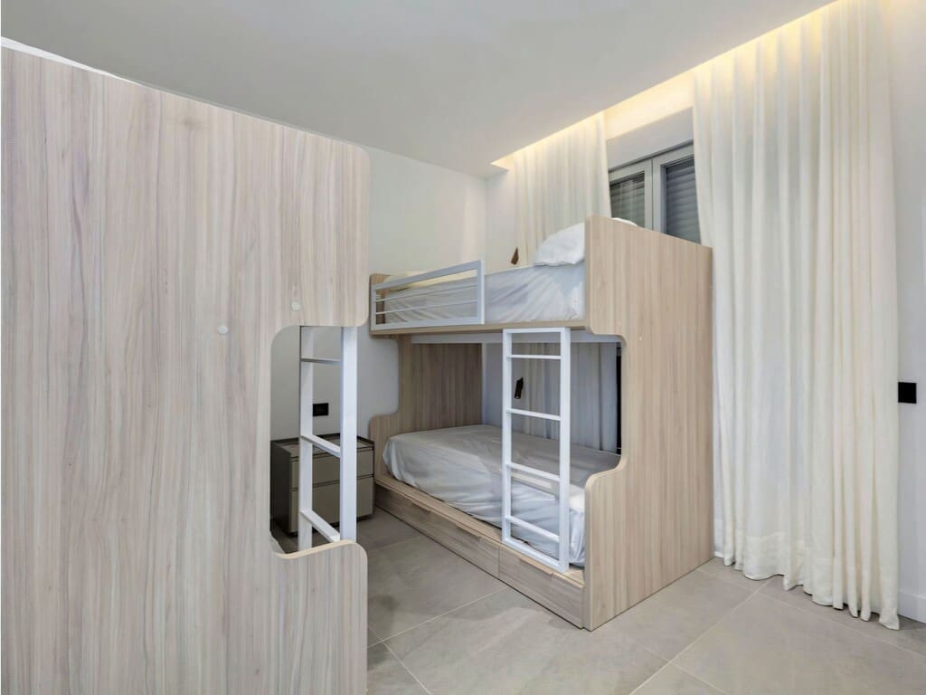 4 soveværelse Byhus til salg i New Golden Mile med swimmingpool garage - € 1.395.000 (Ref: 9866684)