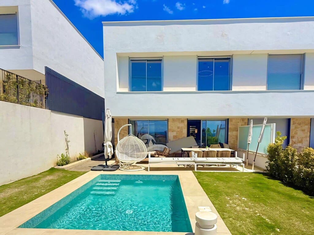 4 soveværelse Byhus til salg i New Golden Mile med swimmingpool garage - € 1.395.000 (Ref: 9866684)