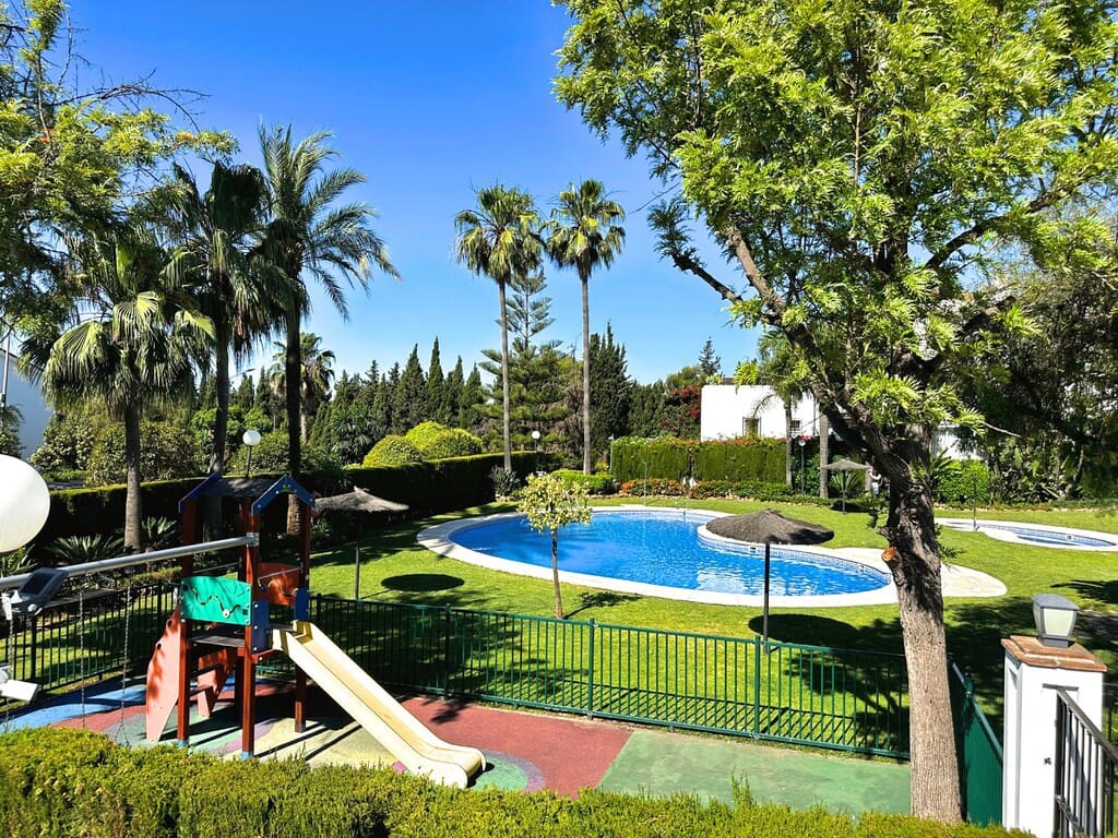 3 bedroom Townhouse for sale in Golden Mile with pool garage - € 789,000 (Ref: 9866685)