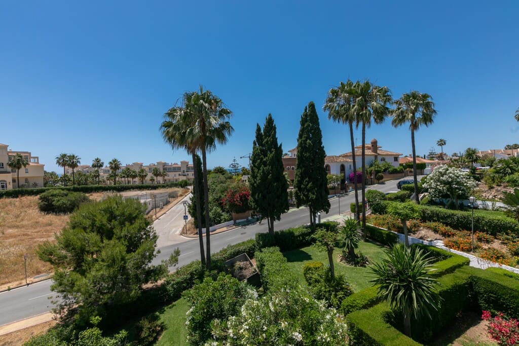 2 bedroom Penthouse for rent in Mijas Costa with pool - € 1,200 (Ref: 9871627)