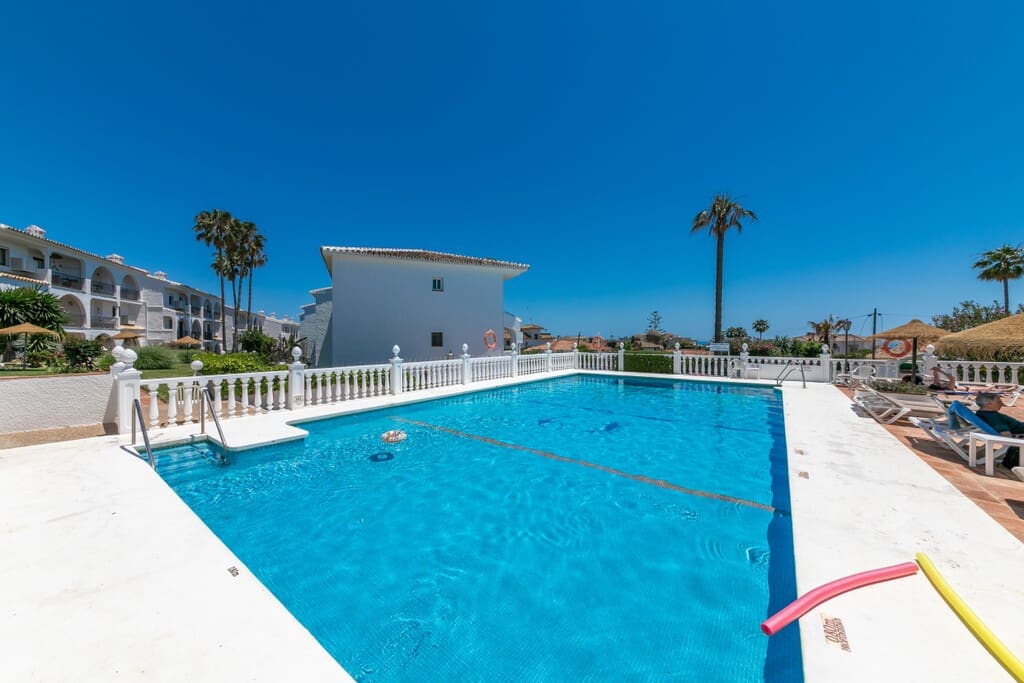 2 bedroom Penthouse for rent in Mijas Costa with pool - € 1,200 (Ref: 9871627)