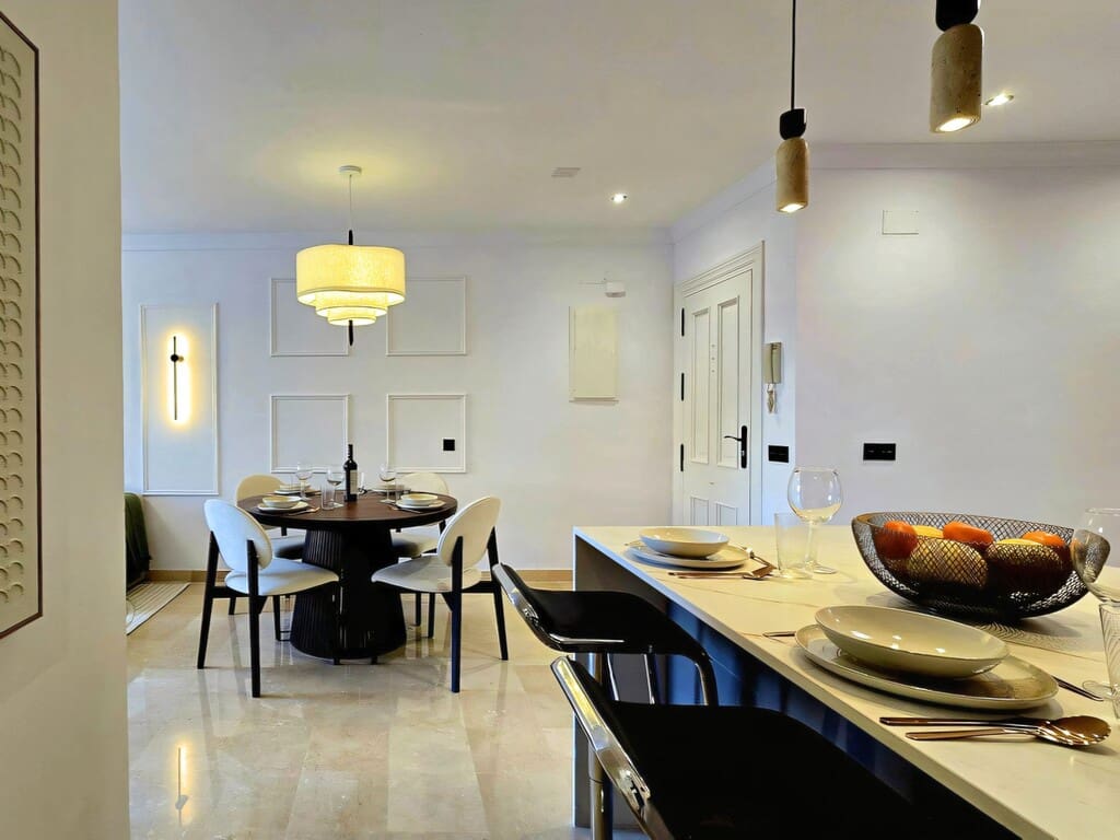 Apartamento de 3 habitaciones en La Quinta en venta con piscina garaje - 589.000 € (Ref: 9871628)