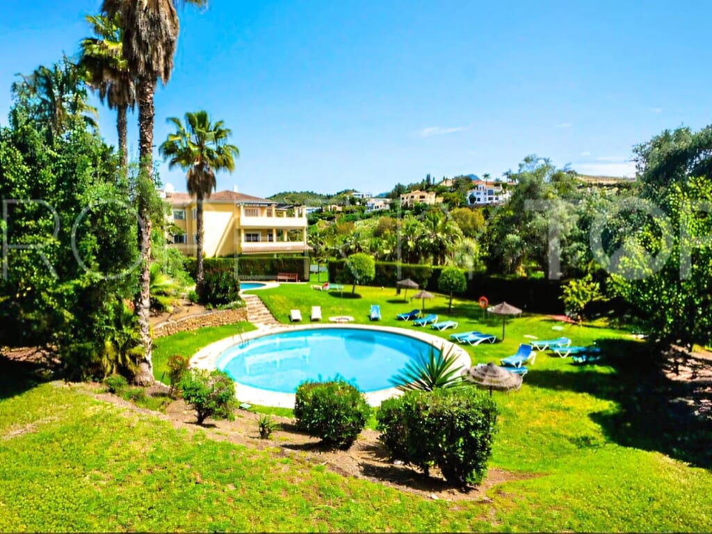 Apartamento de 3 habitaciones en La Quinta en venta con piscina garaje - 589.000 € (Ref: 9871628)