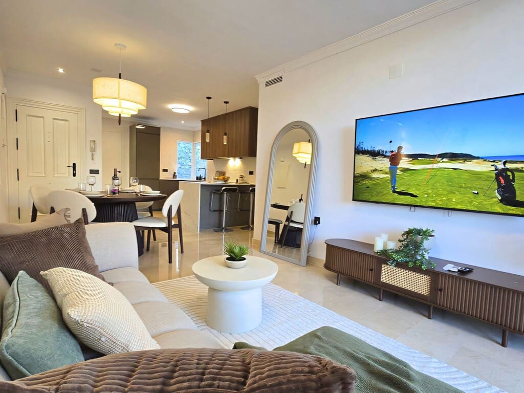 Apartamento de 3 habitaciones en La Quinta en venta con piscina garaje - 589.000 € (Ref: 9871628)