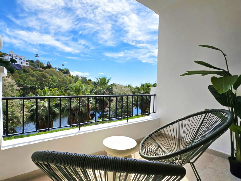 Apartamento de 3 habitaciones en La Quinta en venta con piscina garaje - 589.000 € (Ref: 9871628)