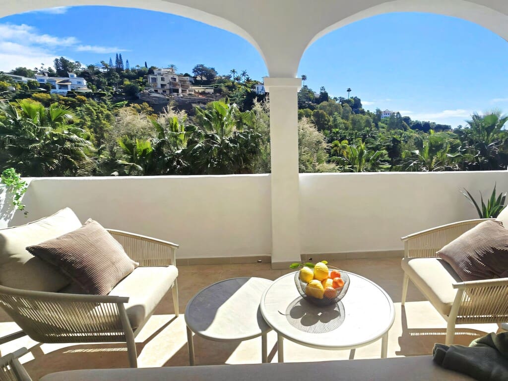 Apartamento de 3 habitaciones en La Quinta en venta con piscina garaje - 589.000 € (Ref: 9871628)