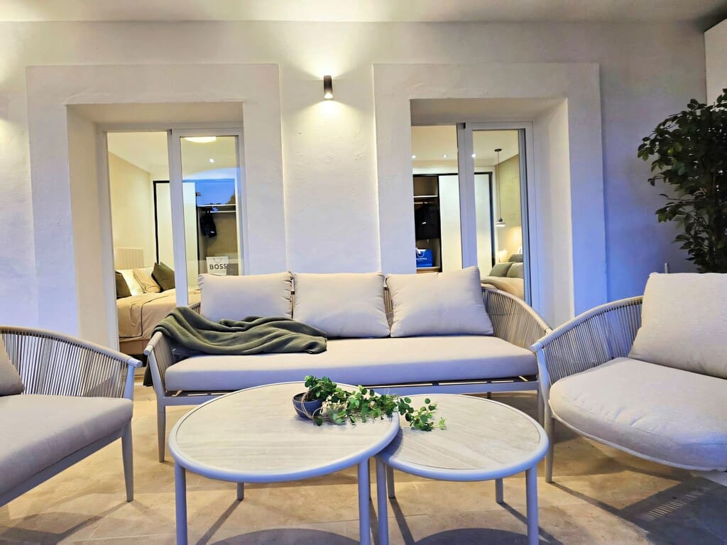 Apartamento de 3 habitaciones en La Quinta en venta con piscina garaje - 589.000 € (Ref: 9871628)