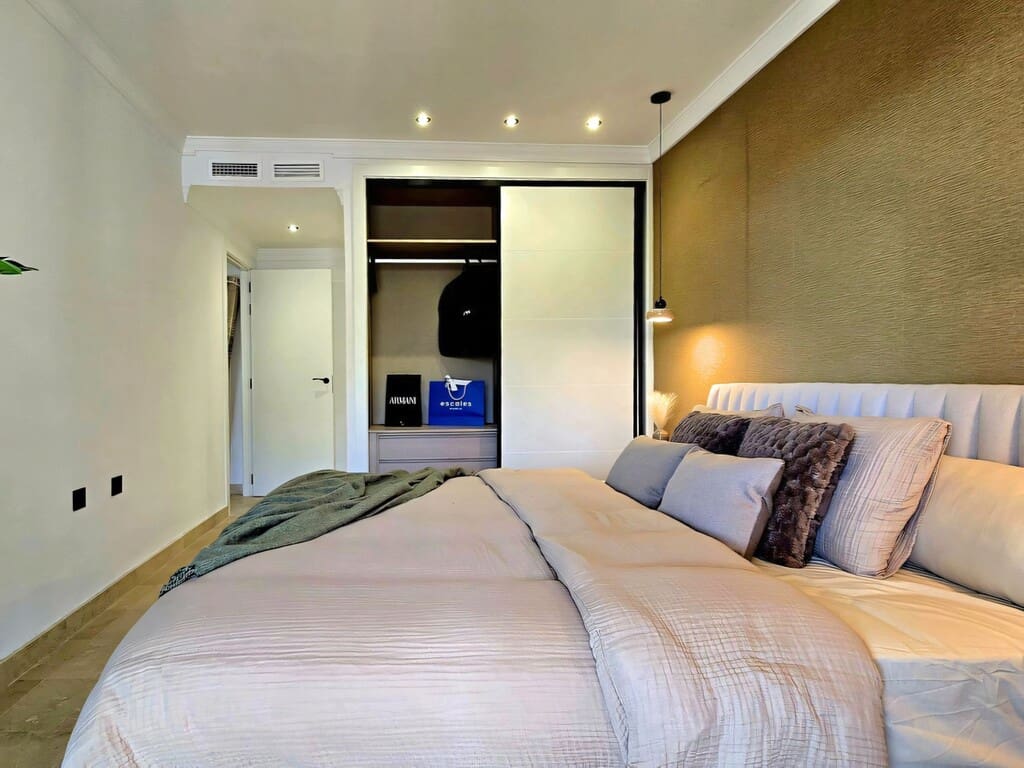 Apartamento de 3 habitaciones en La Quinta en venta con piscina garaje - 589.000 € (Ref: 9871628)