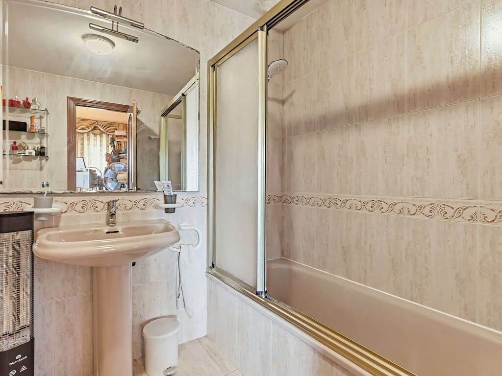 2 sypialnia Dom na sprzedaż w Torrequebrada z basenem garażem - 435 000 € (Ref: 9871629)
