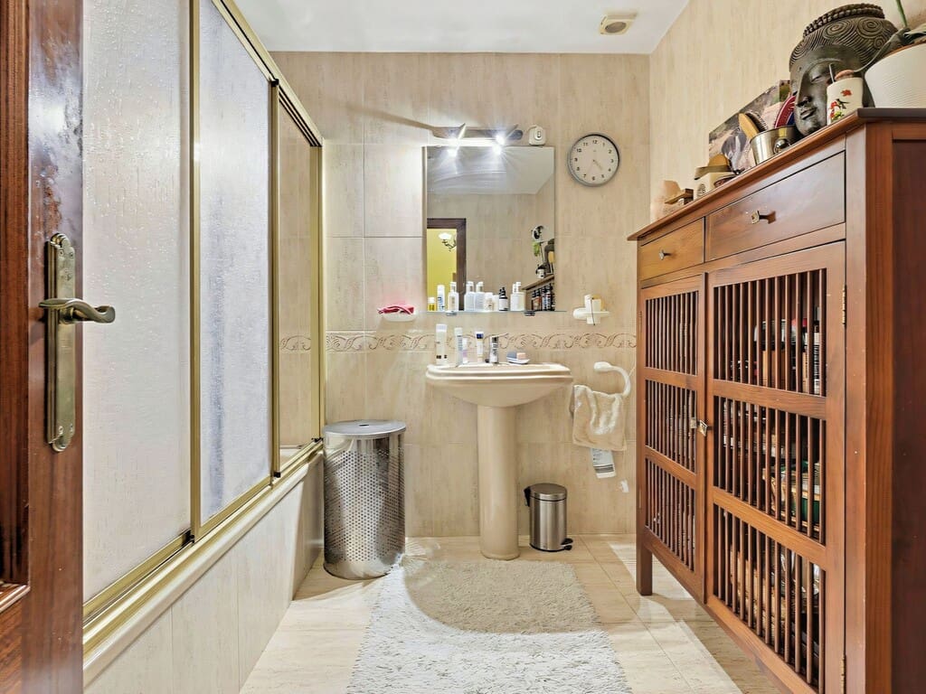 2 sypialnia Dom na sprzedaż w Torrequebrada z basenem garażem - 435 000 € (Ref: 9871629)