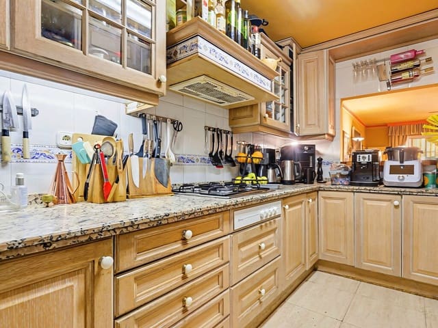 2 sypialnia Dom na sprzedaż w Torrequebrada, Benalmádena z basenem garażem - 435 000 € (Ref: 9871629)