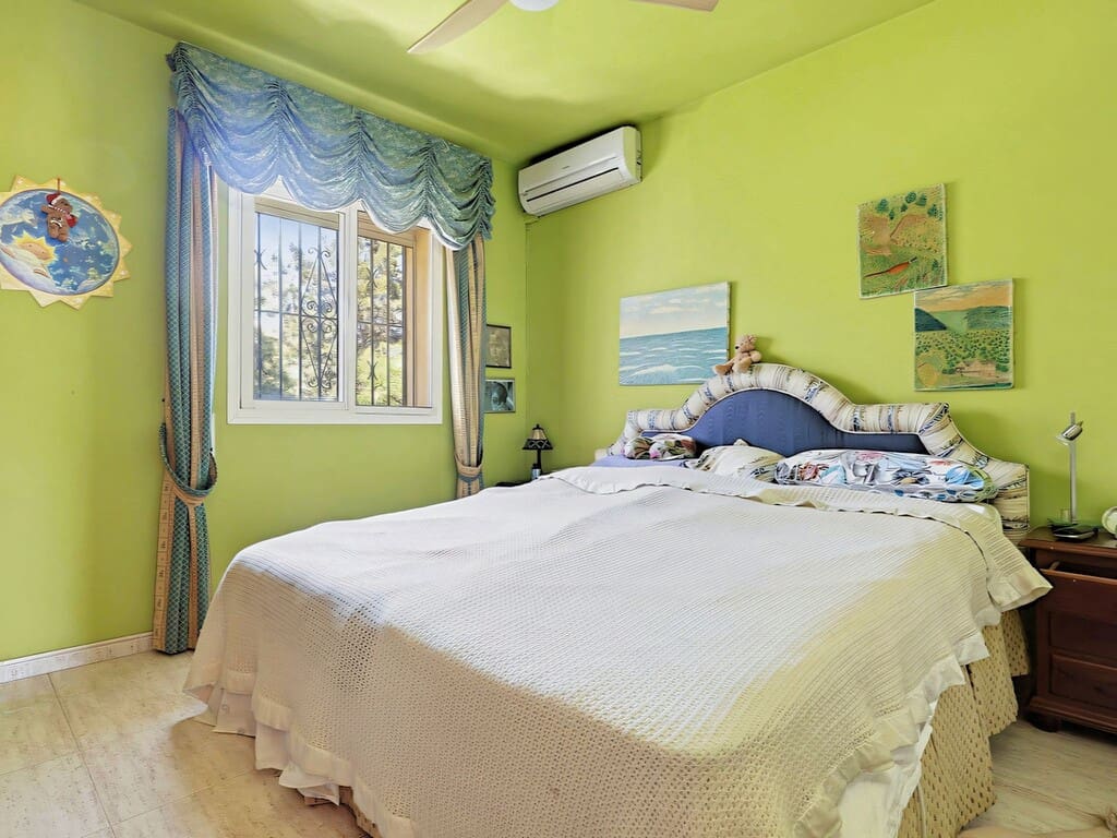 2 sypialnia Dom na sprzedaż w Torrequebrada z basenem garażem - 435 000 € (Ref: 9871629)