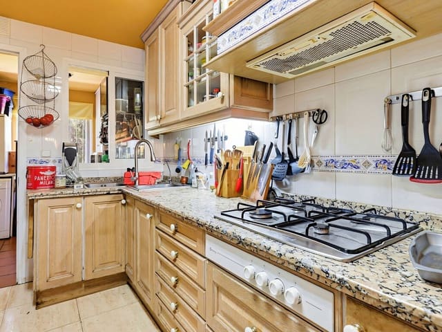 2 sypialnia Dom na sprzedaż w Torrequebrada, Benalmádena z basenem garażem - 435 000 € (Ref: 9871629)