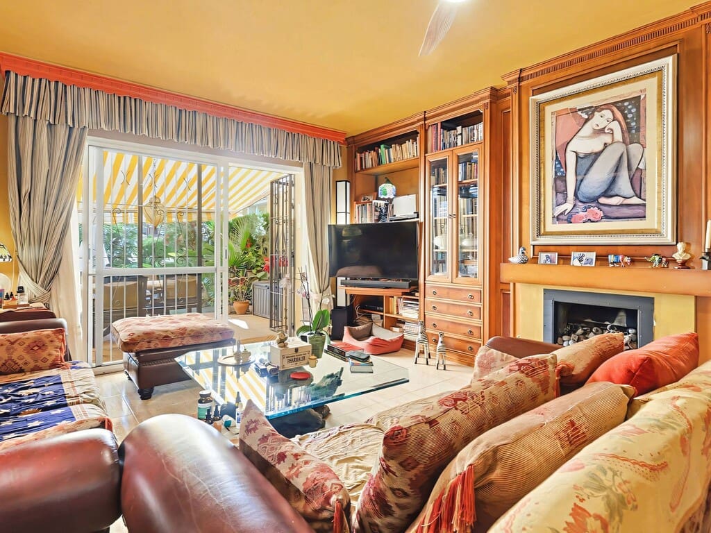 2 sypialnia Dom na sprzedaż w Torrequebrada z basenem garażem - 435 000 € (Ref: 9871629)