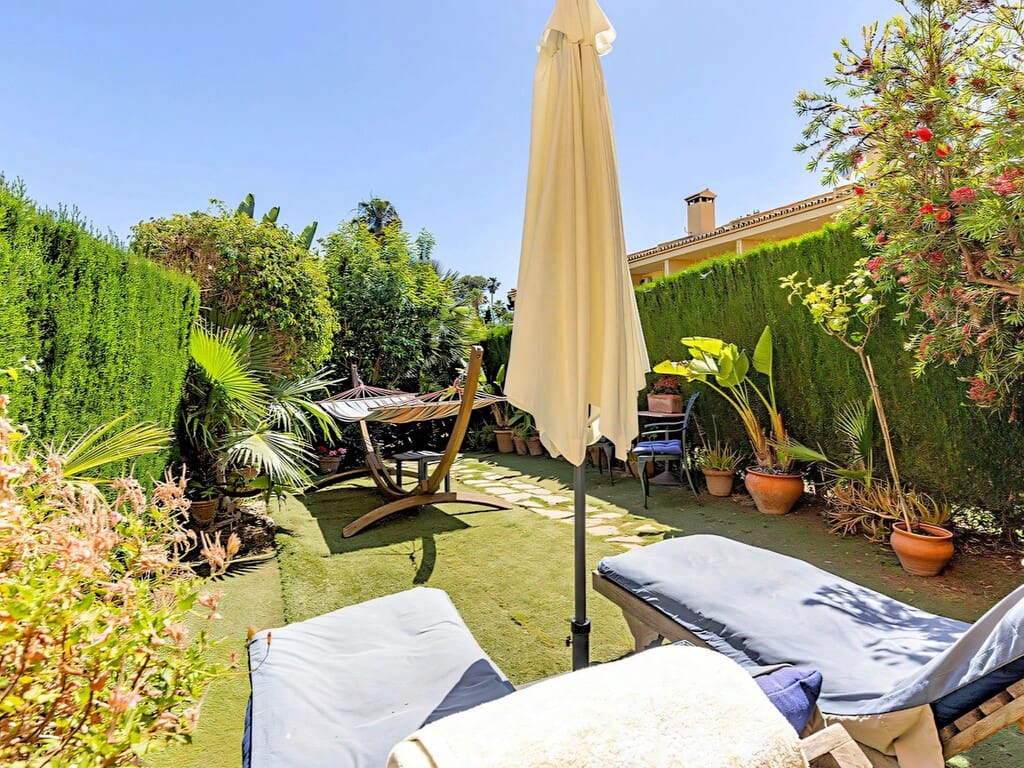 2 sypialnia Dom na sprzedaż w Torrequebrada z basenem garażem - 435 000 € (Ref: 9871629)