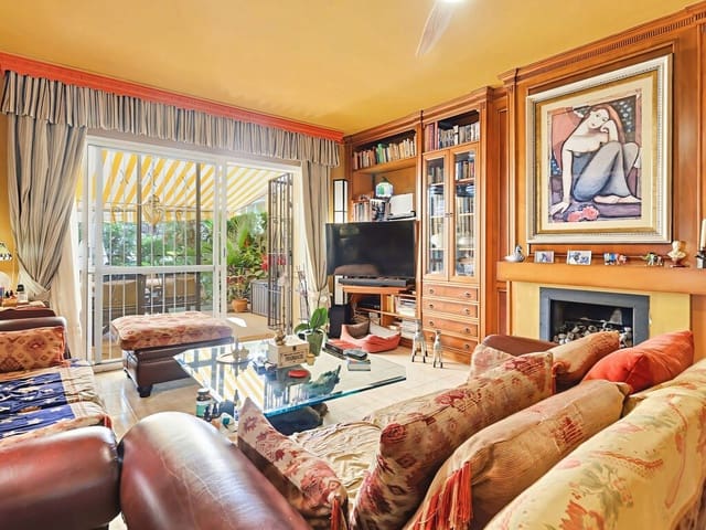 2 sypialnia Dom na sprzedaż w Torrequebrada, Benalmádena z basenem garażem - 435 000 € (Ref: 9871629)