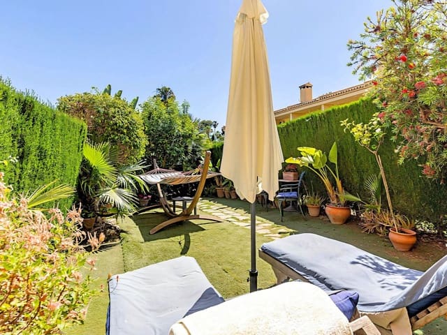 2 sypialnia Dom na sprzedaż w Torrequebrada, Benalmádena z basenem garażem - 435 000 € (Ref: 9871629)