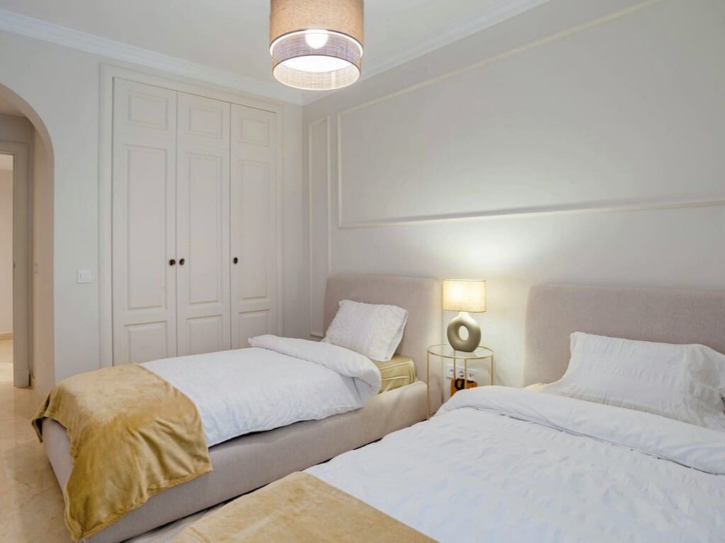 3 bedroom Apartment for sale in Golden Mile with pool garage - € 995,000 (Ref: 9873049)