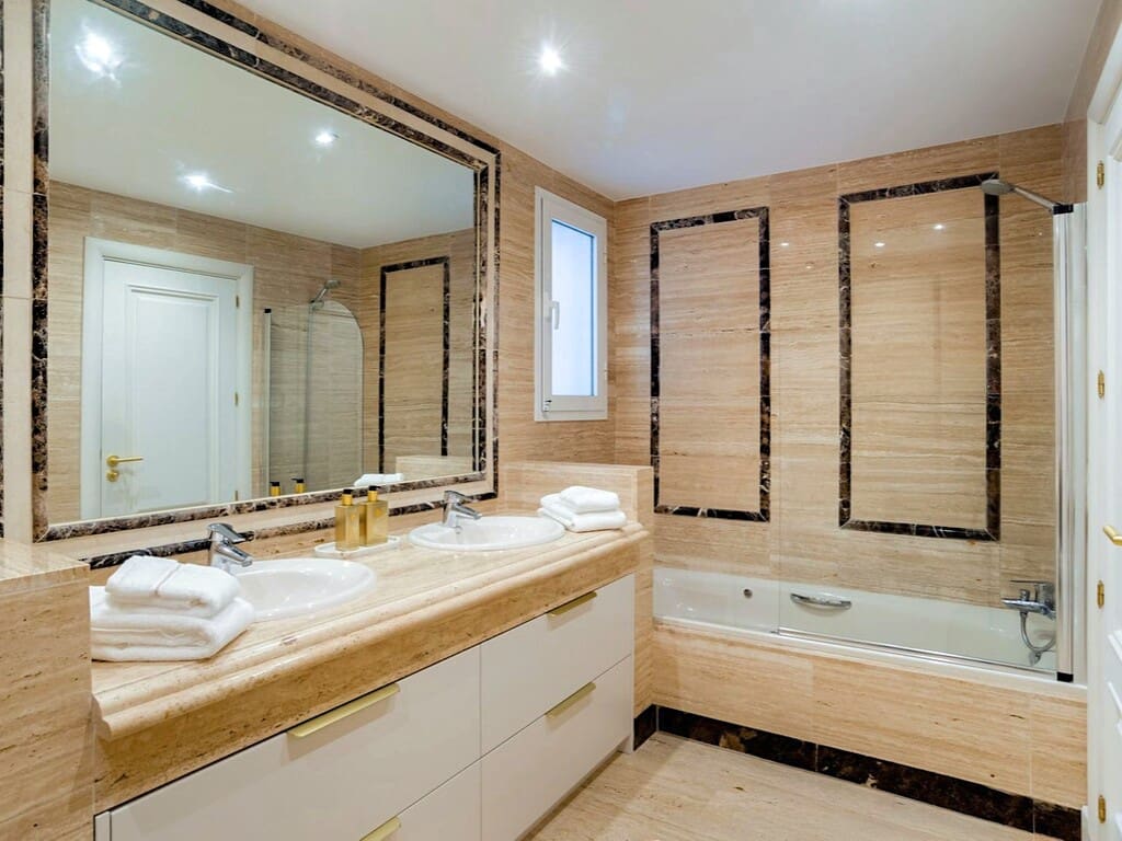 3 bedroom Apartment for sale in Golden Mile with pool garage - € 995,000 (Ref: 9873049)