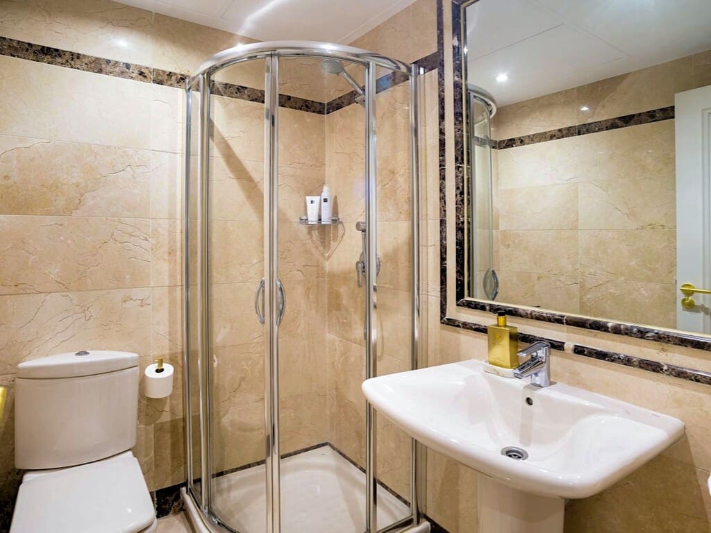 3 bedroom Apartment for sale in Golden Mile with pool garage - € 995,000 (Ref: 9873049)